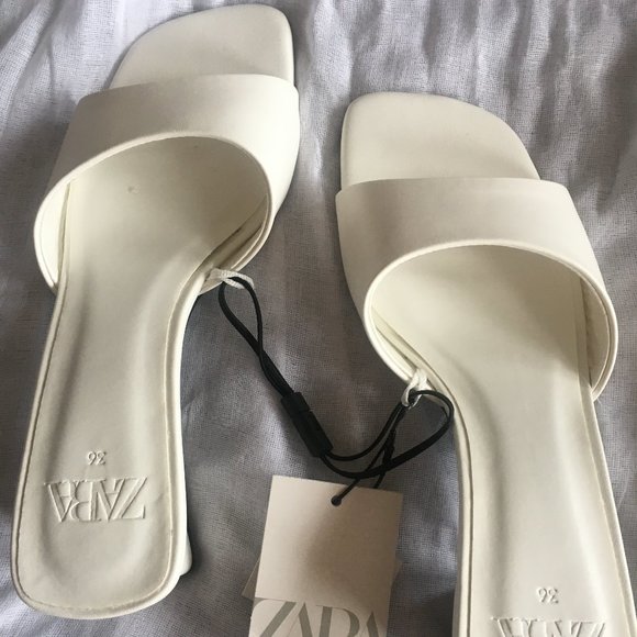 ZARA Thick Heeled Sandals - Picture 2 of 4